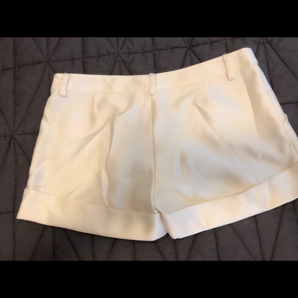 White Pleated Shorts - Picture 5 of 8